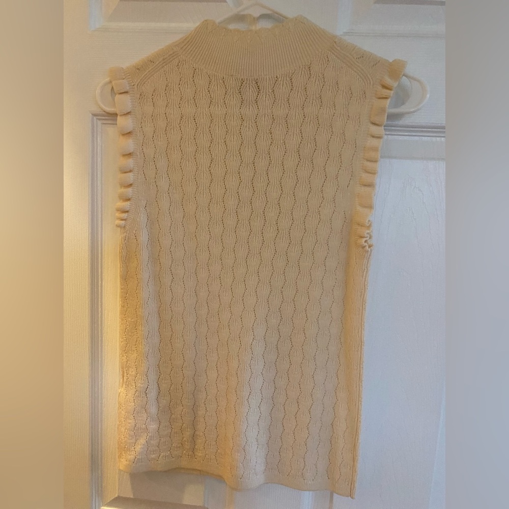 Soft wool sleeveless shirt